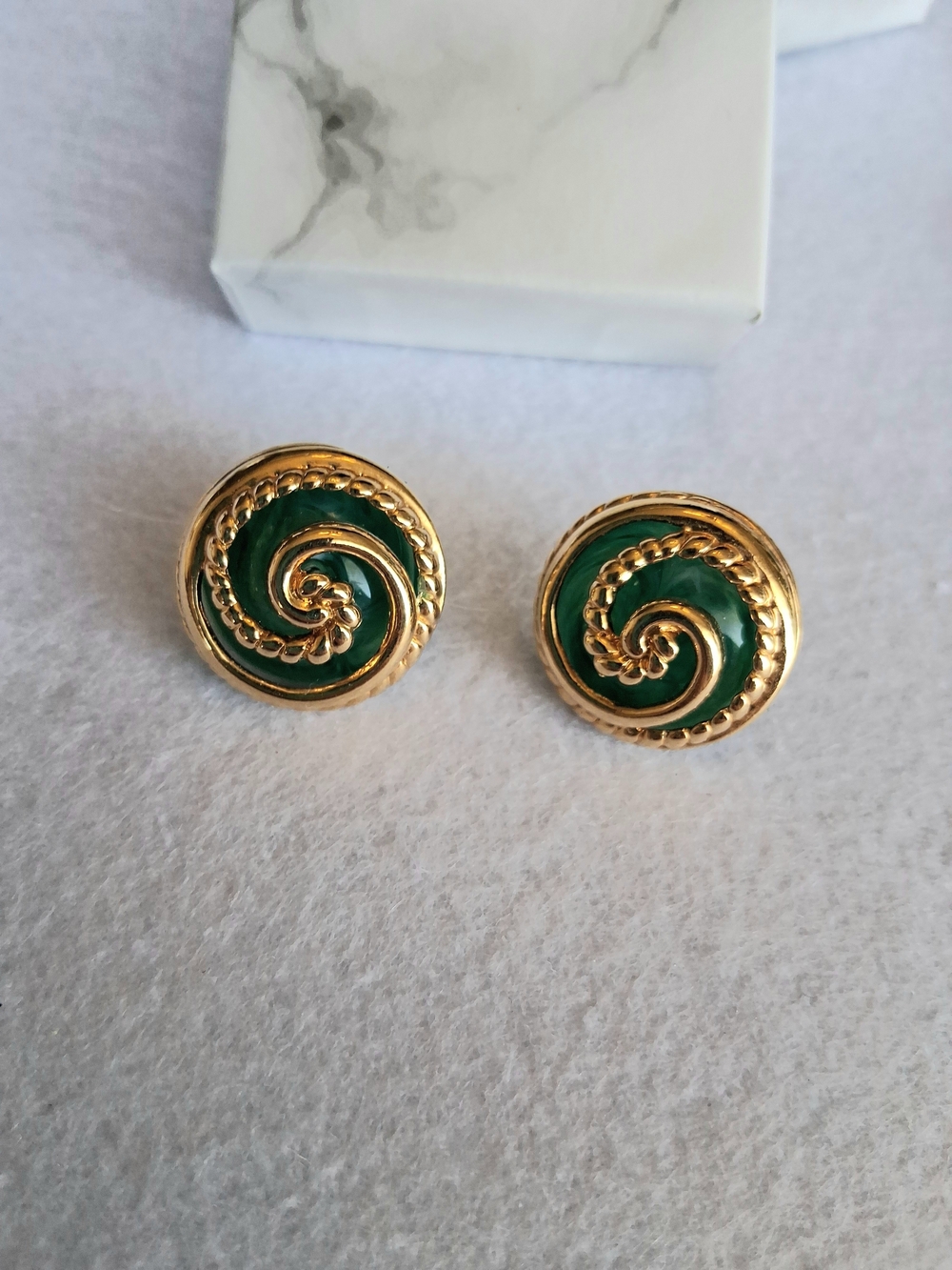 Vintage Interchangeable Multi-Pair Earring Lot - Black, Red, Green & Gold - Picture 4 of 5